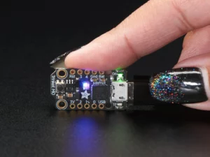 Adafruit Trinket M0 – for use with CircuitPython & Arduino IDE